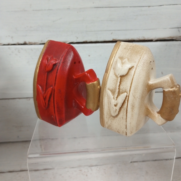 Vintage Artmark Japan Iron Shaped Salt & Pepper Shakers Tulip Design Handpainted - Picture 2 of 9